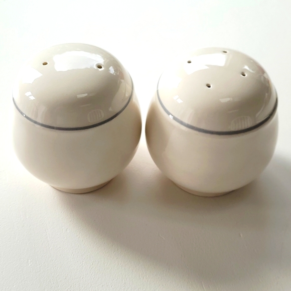 Keltcraft (Noritake) Kerry Spring Salt and Pepper - Picture 4 of 5
